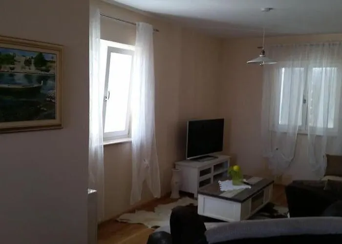 Apartments Villa Rustica St - Two-Bedroom Apartment With Balcony And Shared Pool 1 Kat Zadar