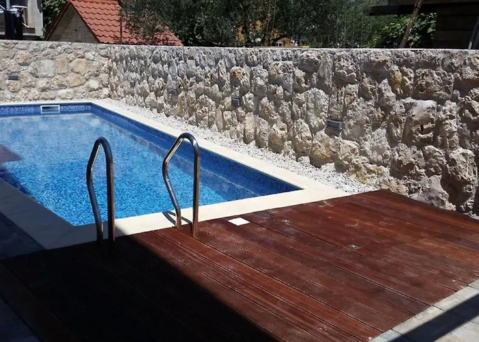 Apartments Villa Rustica St - Two-Bedroom Apartment With Balcony And Shared Pool 1 Kat Zadar