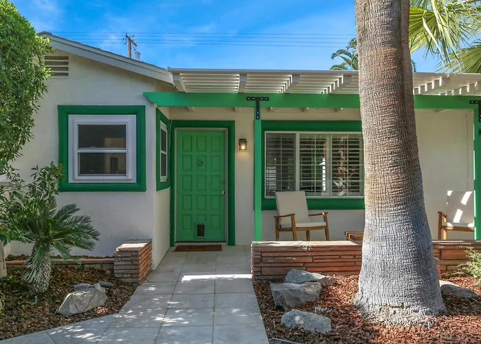 Petite Private Bungalow Palm Springs