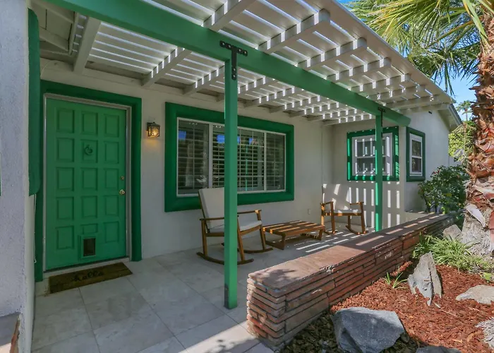 Petite Private Bungalow Palm Springs