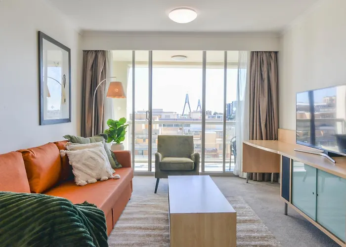 Harbour Home 2BR Apt - Family Friendly Gem Sydney