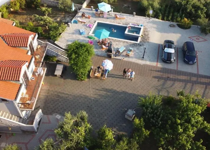 Apartmant Franica With Heated Pool And Jacuzzi Privlaka 