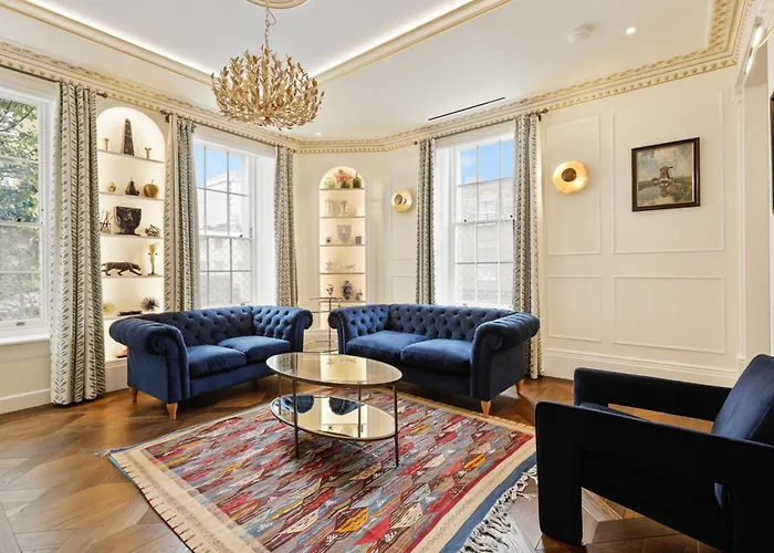 3 Bedroom Flat In London