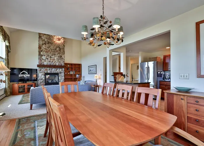Stonefire Chalet At Topridge - 4Br Luxury Ski-In Ski-Out Retreat, Sleeps 8, Hot Tub Killington