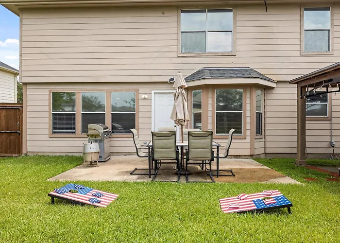 Villa Hot Tub Htown Getaway Yard Bbq Air Hockey Wifi Houston