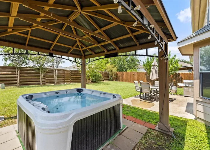 Villa Hot Tub Htown Getaway Yard Bbq Air Hockey Wifi Houston