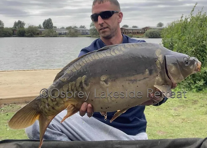 Lakeside Retreat With Hot Tub And Fishing Peg On Osprey Rise At Tattershall Lakes Country Park