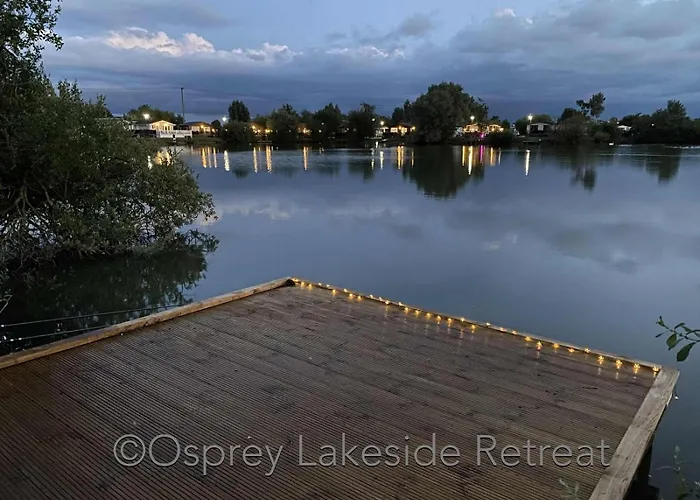 Lakeside Retreat With Hot Tub And Fishing Peg On Osprey Rise At Tattershall Lakes Country Park