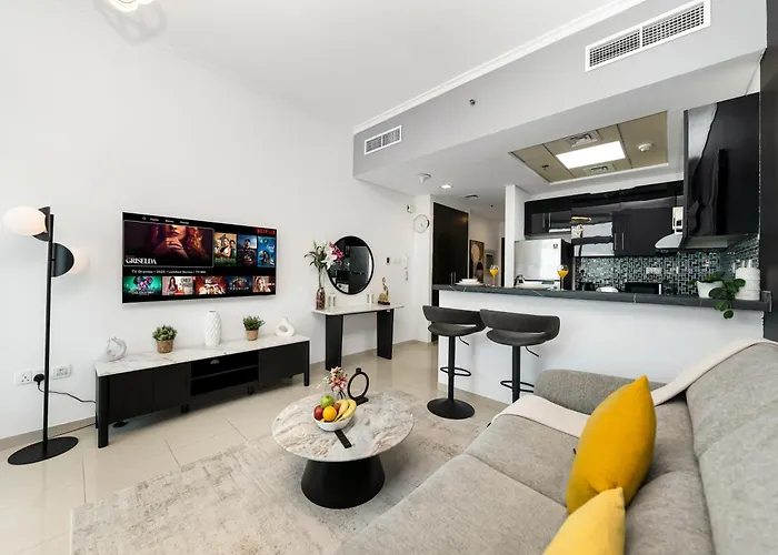 Bright & Stylish Studio With Marina Views Dubai