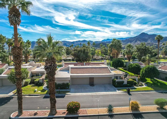 Villa Sleek Modern Oasis Palm Springs