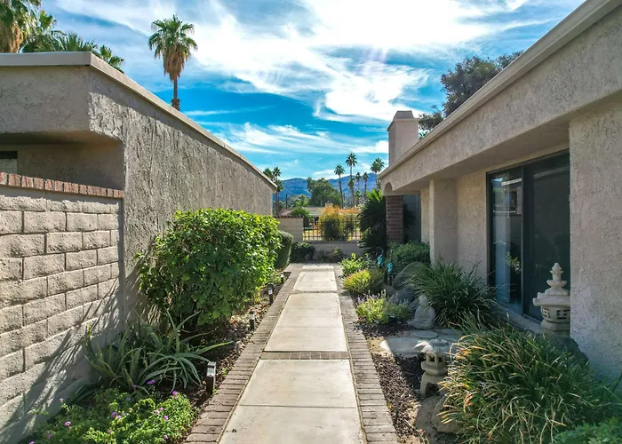 Villa Sleek Modern Oasis Palm Springs