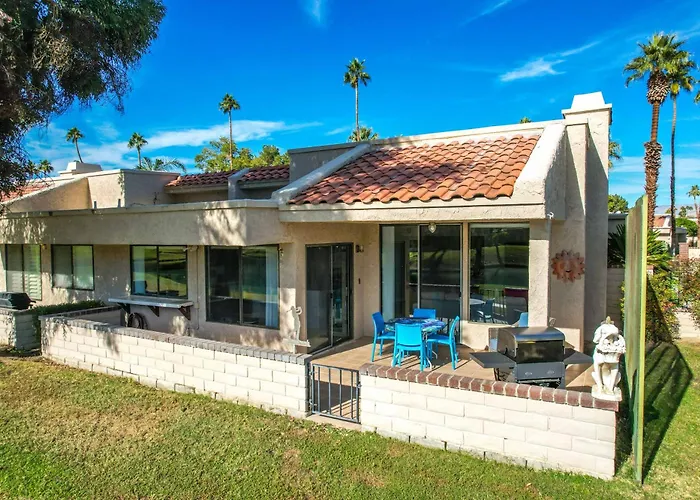 Villa Sleek Modern Oasis Palm Springs