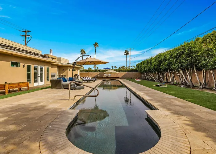 Mid-Century Elegance & Fun In Tahquitz River Estates Palm Springs