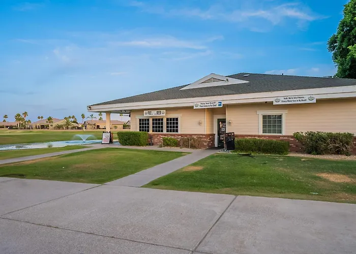 Villa Golf Oasis New Outdoor Kitchen, Pool, 4 King Beds Mesa