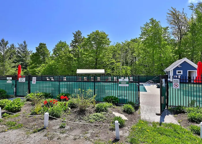 The Snowshed Steps At Mt Green - Walk-To-Lifts Ski Condo With Pools, Ac, Fireplace & Shuttle! Killington