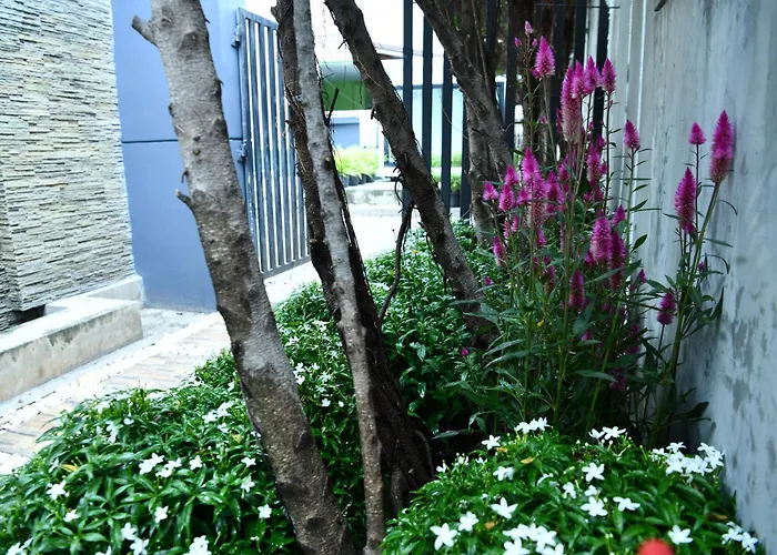 Luxury Pure Modern Pool Villa 5Bed Ktv Gym Nr Bts&Central Bangkok