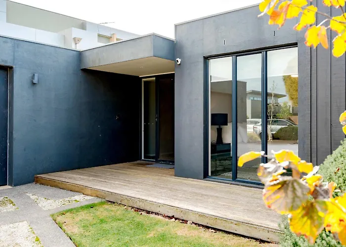 Ultimate Luxury Family Home With Spa Pool Torquay