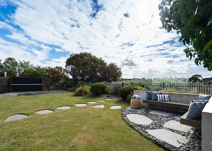 Ultimate Luxury Family Home With Spa Pool Torquay