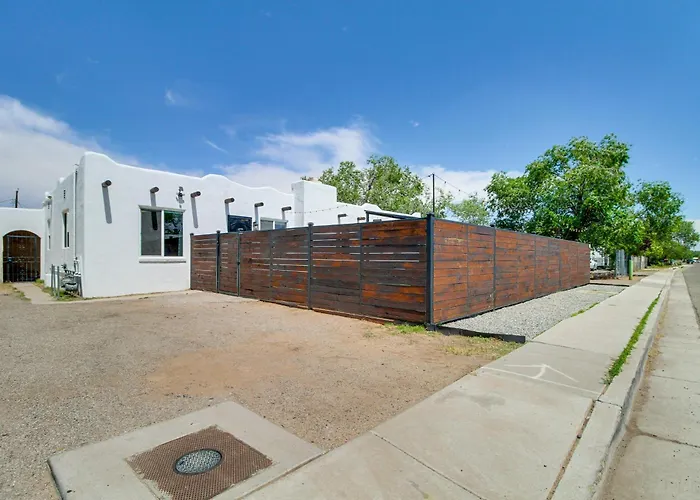 Villa Newly Renovated Albuquerque Retreat With Pool Table