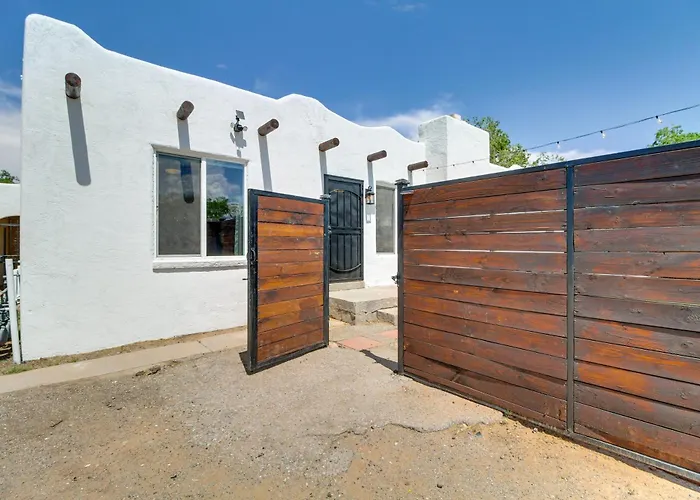Villa Newly Renovated Albuquerque Retreat With Pool Table