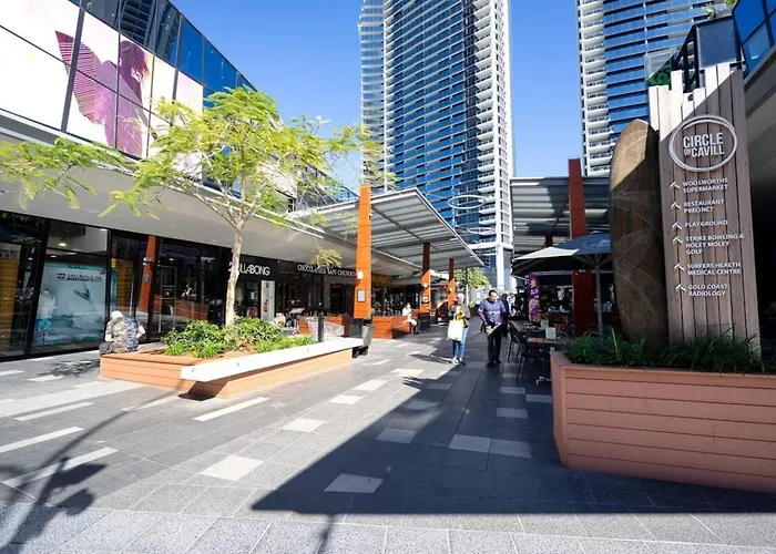 View Avenue - By The Beach & Esplanade With Hot Tub Gold Coast