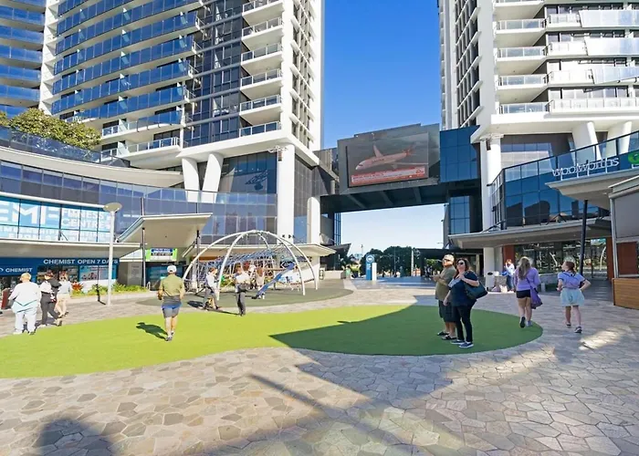 View Avenue - By The Beach & Esplanade With Hot Tub Gold Coast