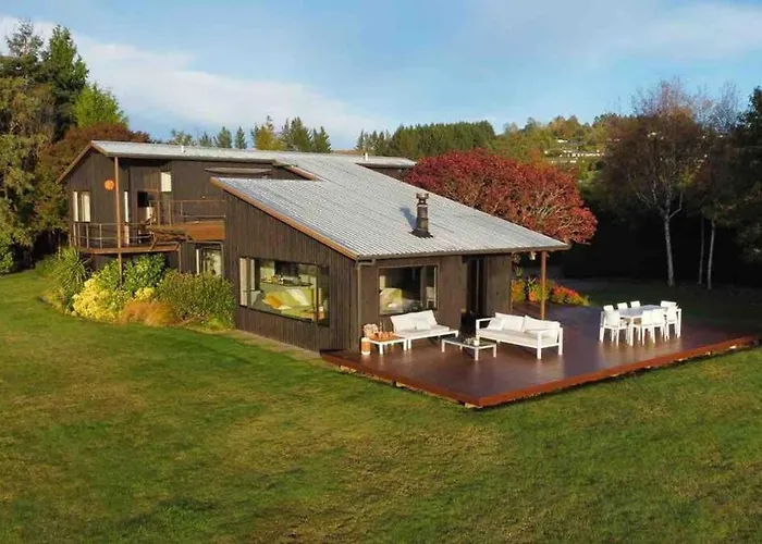 Stunning Panoramic Lakeview , Spa Pool & Privacy Tauposee