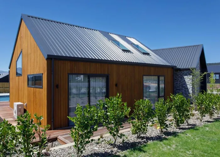 Prowess Lodge Luxury Accommodation With Private Pool And Spa Wanaka