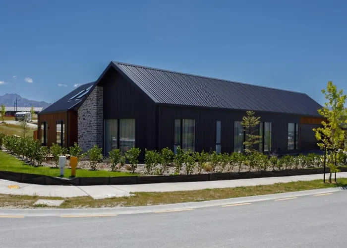 Prowess Lodge Luxury Accommodation With Private Pool And Spa Wanaka
