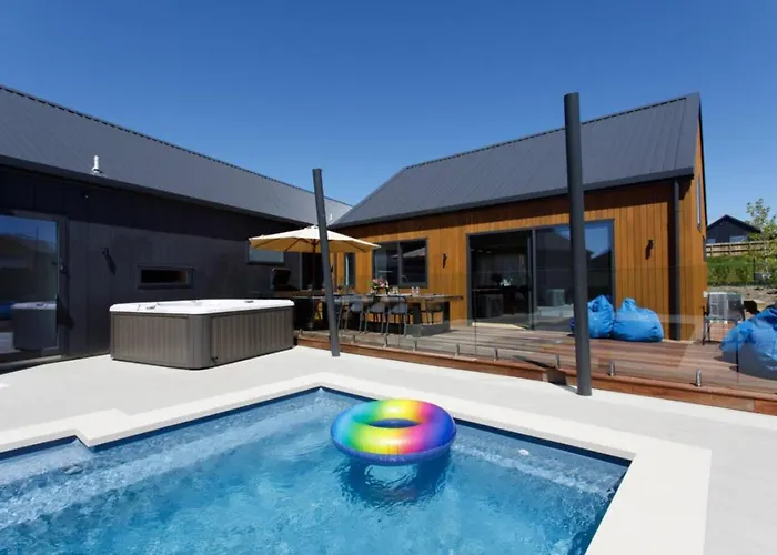 Prowess Lodge Luxury Accommodation With Private Pool And Spa Wanaka