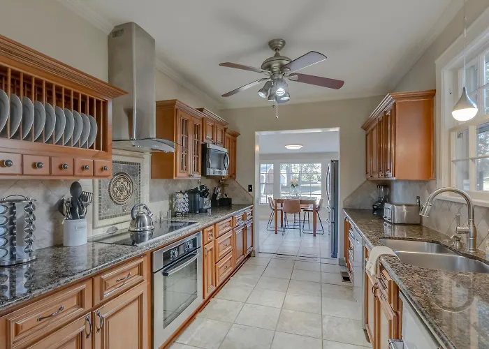 Villa Charmed Manor-5 Mi To Dt, Opry & Airport, Beautiful Antique Estate, Sleeps 12 Nashville