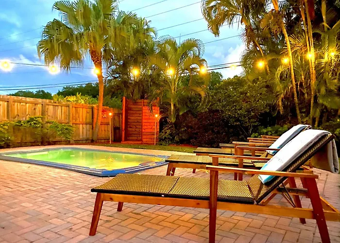Fox Island Heated Spa- Downtown & Beach Fort Lauderdale