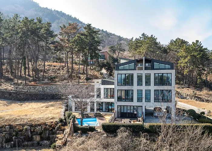 Noche Del Mar Family Pension Yeosu