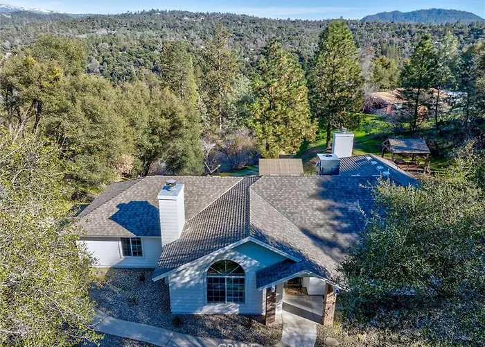 Mountain Retreat! Hot Tub, 4 Bdr, 2 Bth Yosemite, Bass Lake Oakhurst