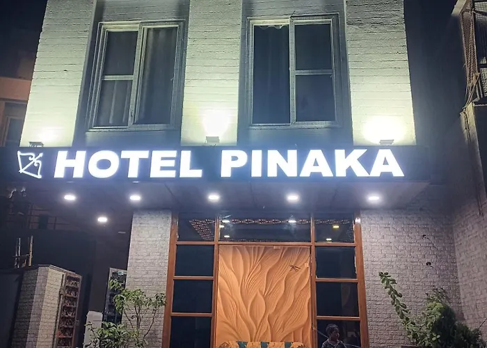Hotel Pinaka Vrindāvan