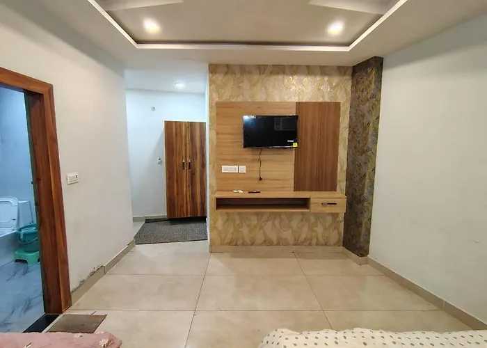 Hotel Pinaka Vrindāvan