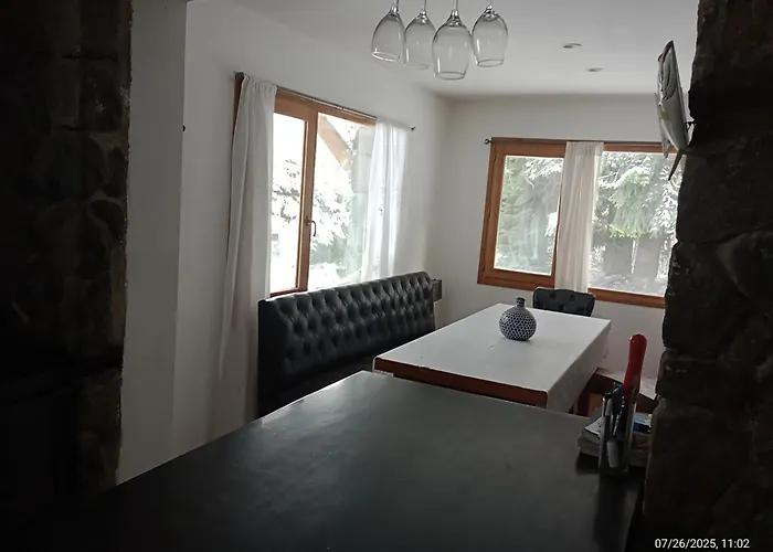 La Nevadita, Chalet Cabin Located Near The Center- It Includes Suite Room With Double Bed And Another 2 Bedrooms With Two Singles Beds- Living Room Fireplace, Hot Water, Wi-Fi Villa La Angostura