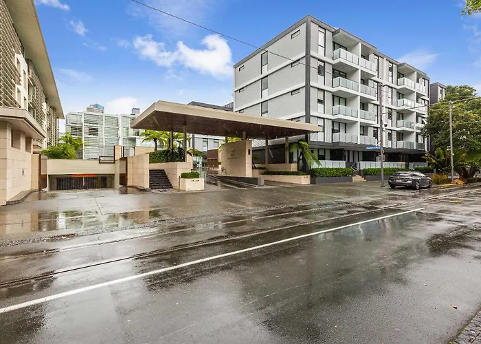Beautiful 2Br - Pool, Gym & Parking Zodiak Stays Auckland