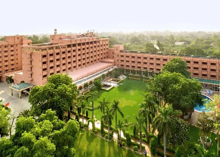 Hotel Clarks Shiraz Agra 