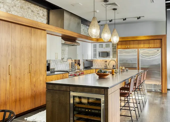Paramount Place By Avantstay 4 Story Apartment In Heart Of Austin W Movie Theatre