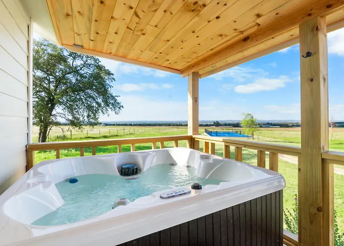 Laurel Court Cottages- A Pickleball Getaway Fredericksburg
