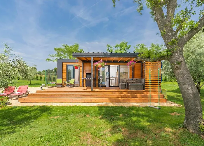 Beach House Ive, Beach House Beta - A Romantic Hideaway In An Olive Grove By The Sea, Fenced Houses With Privacy, Swimming Pool, Jacuzzi And Playground, Pomer Pula