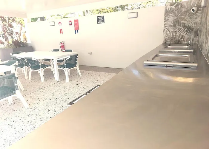 Spacious Beachside 2-Bed 2-Bath Apartment Gold Coast