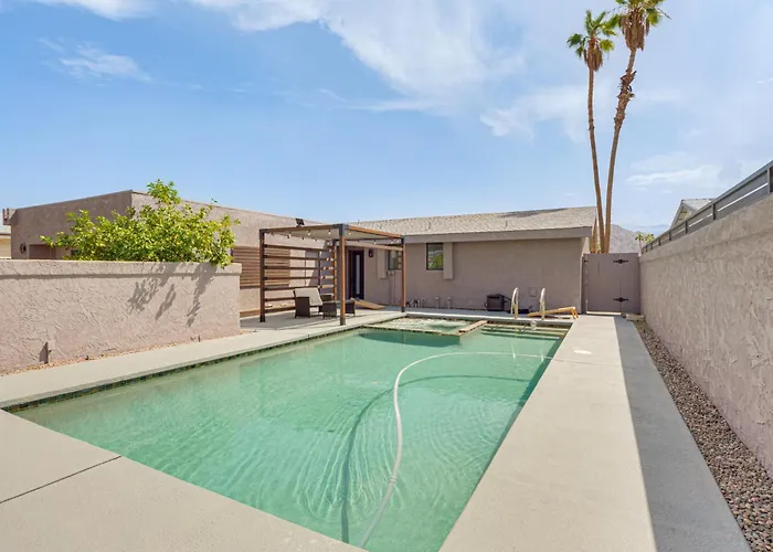 Mtn-View Getaway W/ Pool: 4 Mi To Dtwn Palm Desert