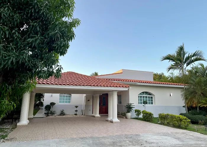 Villa In Metro Country Club, Juan Dolio