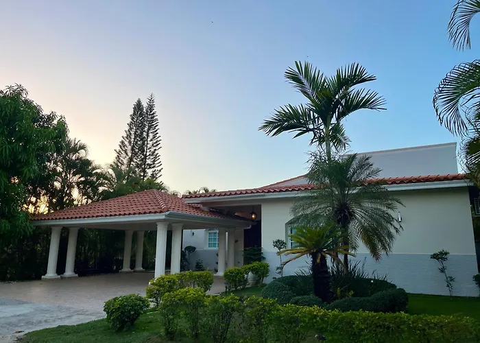 Villa In Metro Country Club, Juan Dolio