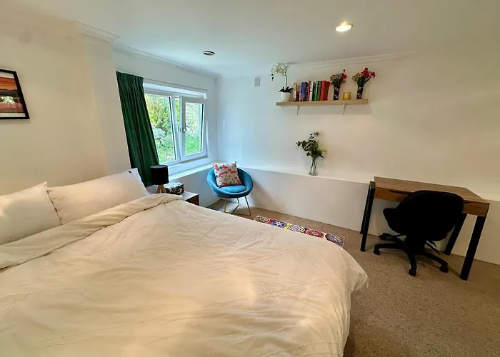 Cosy Queen Room With Ensuite Toilet And Private Bathroom Dunedin
