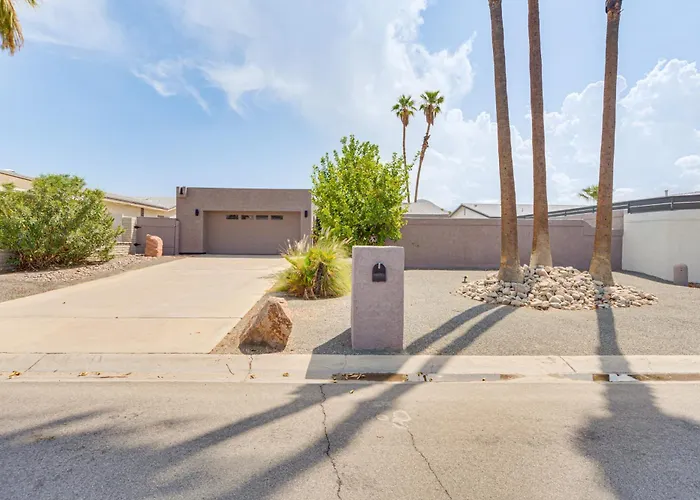 Mtn-View Getaway W/ Pool: 4 Mi To Dtwn Palm Desert