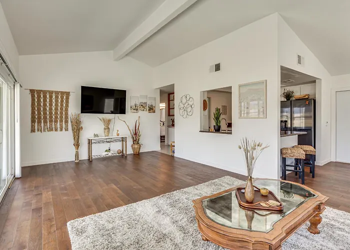 Mtn-View Getaway W/ Pool: 4 Mi To Dtwn Palm Desert