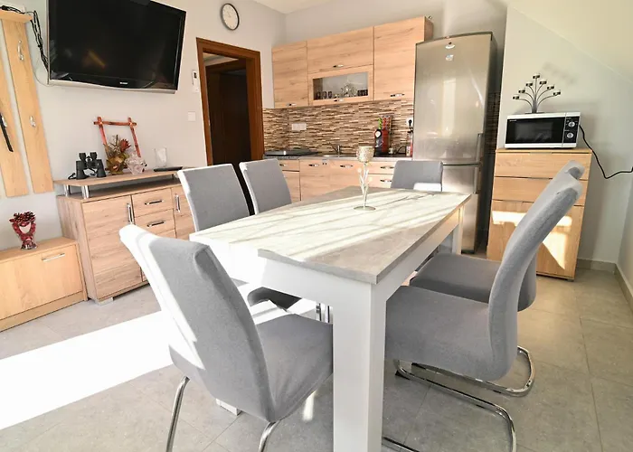 Var-Lak Apartman Suemeg